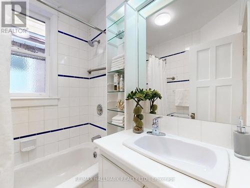 242 Delaware Avenue, Toronto, ON - Indoor Photo Showing Bathroom