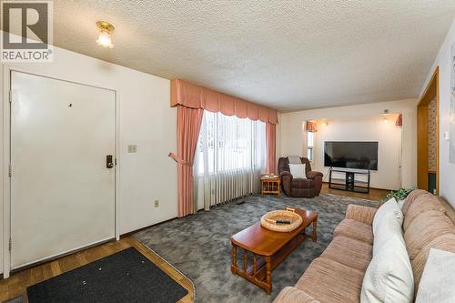3670 Taft Place, Prince George, BC - Indoor Photo Showing Living Room