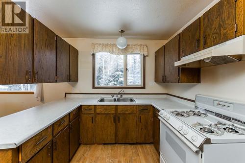 3670 Taft Place, Prince George, BC - Indoor Photo Showing Kitchen With Double Sink