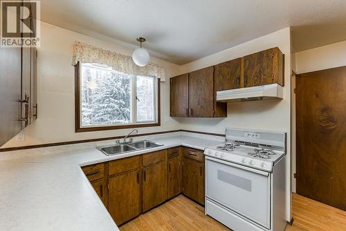 3670 Taft Place, Prince George, BC - Indoor Photo Showing Kitchen With Double Sink