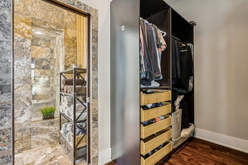 Penderie (Walk-in) - 7Z 11E Avenue, Laval (Auteuil), QC - Indoor With Storage