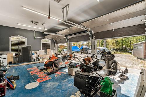 Garage - 7Z 11E Avenue, Laval (Auteuil), QC - Indoor Photo Showing Other Room
