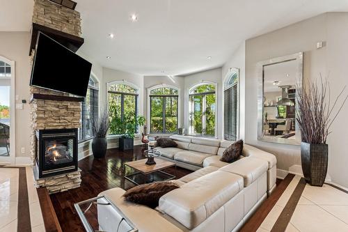 Salon - 7Z 11E Avenue, Laval (Auteuil), QC - Indoor Photo Showing Living Room With Fireplace