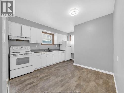 979 Mckay Avenue, Windsor, ON - Indoor Photo Showing Kitchen