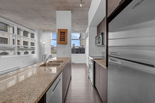 Kitchen - 405-630 Rue William, Montréal (Ville-Marie), QC - Indoor Photo Showing Kitchen With Double Sink