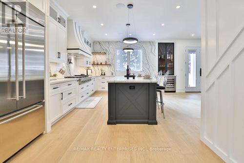 1438 Garnet Avenue, Mississauga, ON - Indoor Photo Showing Kitchen With Upgraded Kitchen