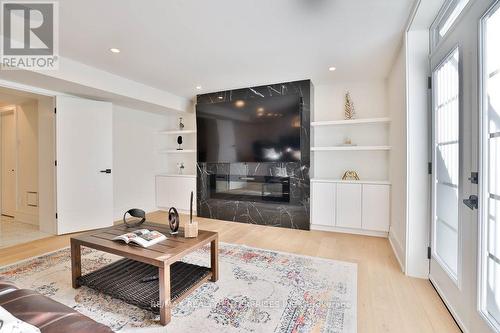 1438 Garnet Avenue, Mississauga, ON - Indoor Photo Showing Living Room