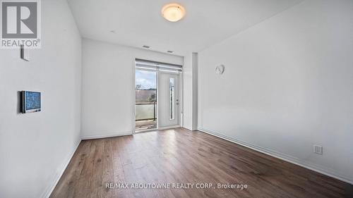 004 - 95 Dundas Street W, Oakville, ON - Indoor Photo Showing Other Room