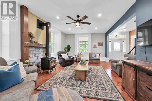 463 Concession 14 Road, Haldimand, ON - Indoor Photo Showing Living Room