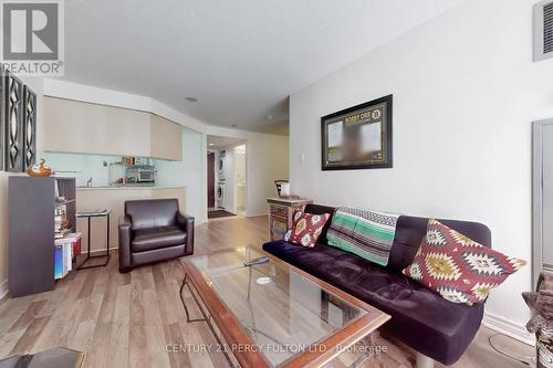 703 - 736 Bay Street, Toronto, ON - Indoor Photo Showing Living Room