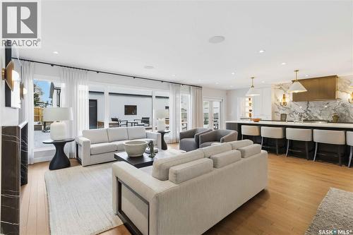 1134 Spadina Crescent E, Saskatoon, SK - Indoor Photo Showing Living Room
