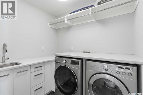 1134 Spadina Crescent E, Saskatoon, SK - Indoor Photo Showing Laundry Room