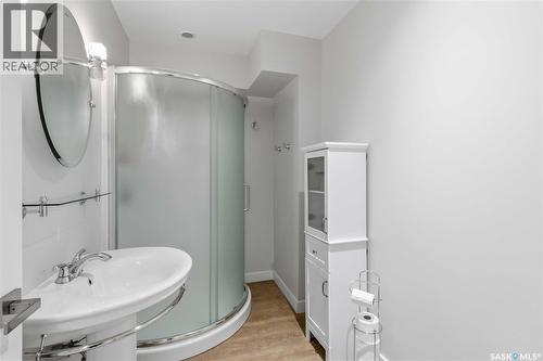 1134 Spadina Crescent E, Saskatoon, SK - Indoor Photo Showing Bathroom