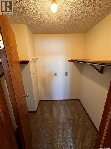 304 800 Hartney Avenue, Weyburn, SK - Indoor Photo Showing Other Room
