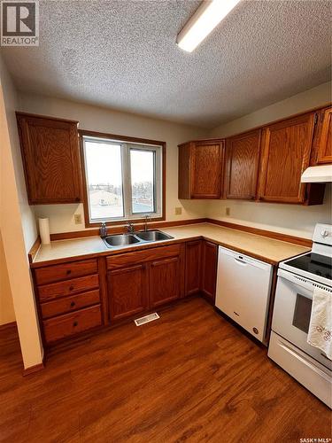 304 800 Hartney Avenue, Weyburn, SK - Indoor Photo Showing Kitchen With Double Sink