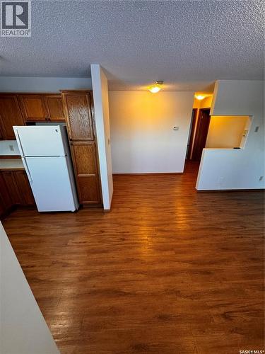 304 800 Hartney Avenue, Weyburn, SK - Indoor