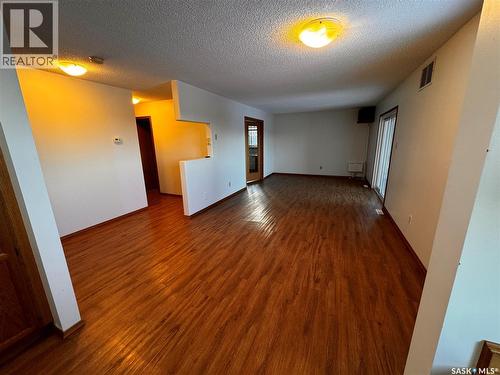 304 800 Hartney Avenue, Weyburn, SK - Indoor Photo Showing Other Room