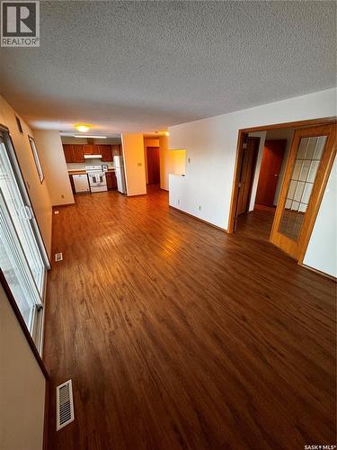 304 800 Hartney Avenue, Weyburn, SK - Indoor Photo Showing Other Room