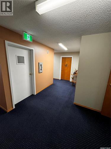 304 800 Hartney Avenue, Weyburn, SK - Indoor Photo Showing Other Room