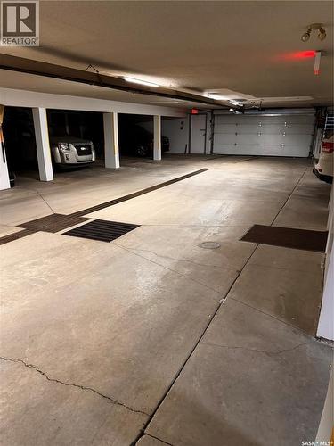 304 800 Hartney Avenue, Weyburn, SK - Indoor Photo Showing Garage