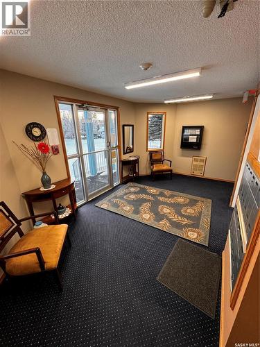 304 800 Hartney Avenue, Weyburn, SK - Indoor Photo Showing Other Room