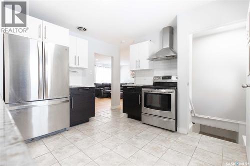 712 Empress Street, Regina, SK - Indoor Photo Showing Kitchen With Stainless Steel Kitchen
