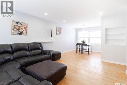 712 Empress Street, Regina, SK - Indoor Photo Showing Living Room
