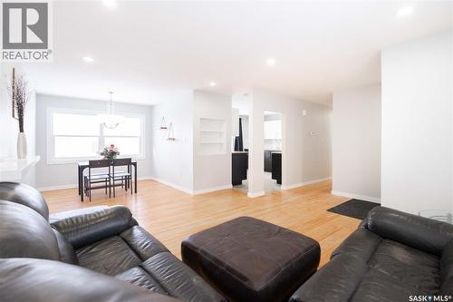 712 Empress Street, Regina, SK - Indoor Photo Showing Living Room