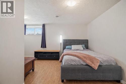 32 Auburn Bay Boulevard Se, Calgary, AB - Indoor Photo Showing Bedroom