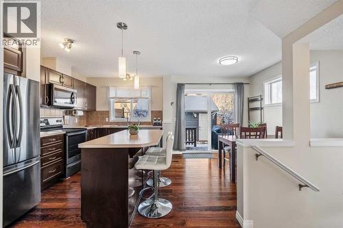 32 Auburn Bay Boulevard Se, Calgary, AB - Indoor Photo Showing Kitchen With Upgraded Kitchen
