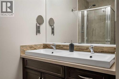 32 Auburn Bay Boulevard Se, Calgary, AB - Indoor Photo Showing Bathroom
