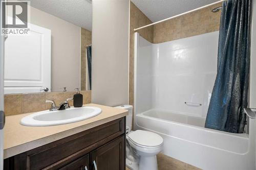 32 Auburn Bay Boulevard Se, Calgary, AB - Indoor Photo Showing Bathroom