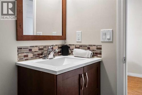 32 Auburn Bay Boulevard Se, Calgary, AB - Indoor Photo Showing Bathroom