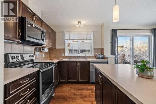 32 Auburn Bay Boulevard Se, Calgary, AB - Indoor Photo Showing Kitchen With Double Sink With Upgraded Kitchen