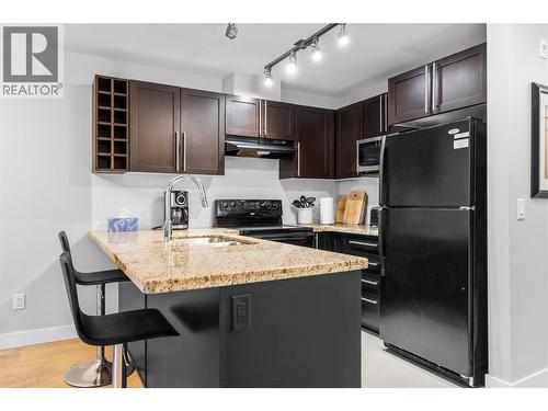 1099 Sunset Drive Unit# 341, Kelowna, BC - Indoor Photo Showing Kitchen
