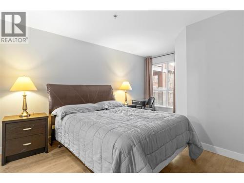 1099 Sunset Drive Unit# 341, Kelowna, BC - Indoor Photo Showing Bedroom