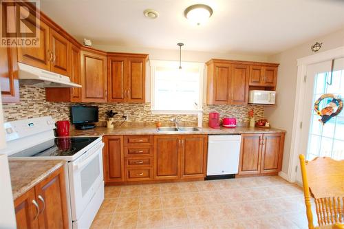 17 Bishop'S Road, Bay Robert'S, NL - Indoor Photo Showing Kitchen
