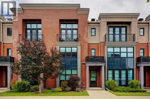 416 Aspen Meadows Hill SW  Calgary, AB T3H 0G3