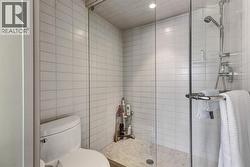 separated toilet/Shower - 