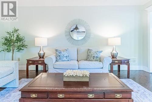 518 Grand Ridge Drive, Cambridge, ON - Indoor Photo Showing Living Room
