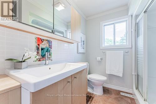 518 Grand Ridge Drive, Cambridge, ON - Indoor Photo Showing Bathroom