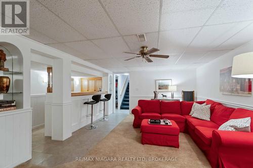 2921 Gail Avenue, Niagara Falls (Church'S Lane), ON - Indoor Photo Showing Living Room