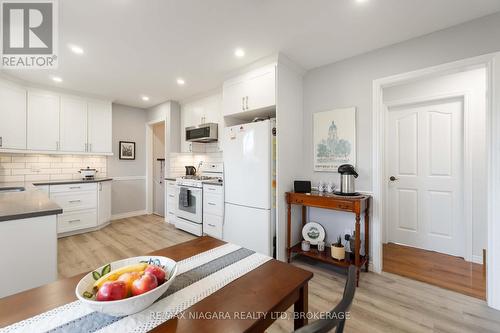 2921 Gail Avenue, Niagara Falls (Church'S Lane), ON - Indoor Photo Showing Kitchen