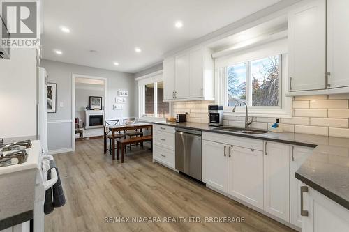 2921 Gail Avenue, Niagara Falls (Church'S Lane), ON - Indoor Photo Showing Kitchen With Double Sink