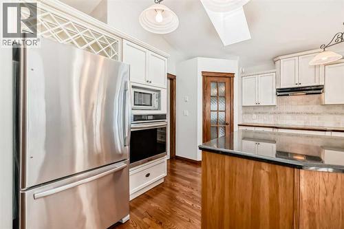 5647 55 Avenuecrescent, Innisfail, AB - Indoor Photo Showing Kitchen With Stainless Steel Kitchen