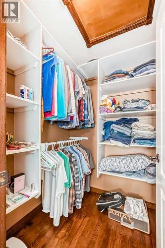 5647 55 Avenuecrescent, Innisfail, AB - Indoor With Storage