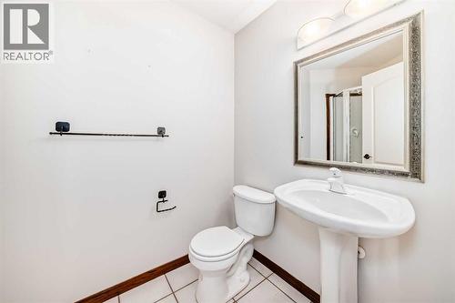5647 55 Avenuecrescent, Innisfail, AB - Indoor Photo Showing Bathroom