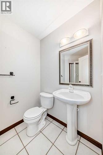 5647 55 Avenuecrescent, Innisfail, AB - Indoor Photo Showing Bathroom