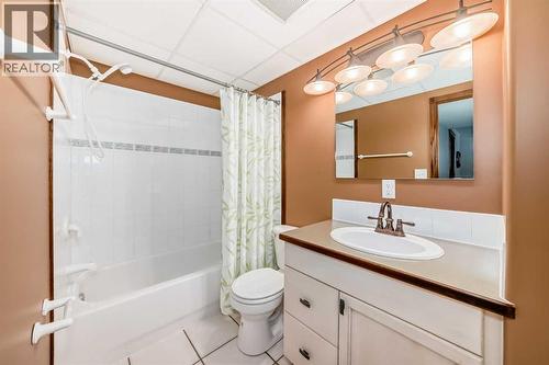 5647 55 Avenuecrescent, Innisfail, AB - Indoor Photo Showing Bathroom