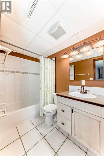 5647 55 Avenuecrescent, Innisfail, AB - Indoor Photo Showing Bathroom